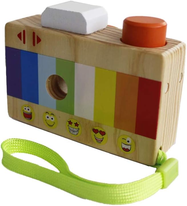 GoodPlay Cartoon Mini Wooden Camera Toy with Multi-Prism Kaleidoscope Pictures Lens Portable Camera for Children Toddlers (Carrying in The Hand)