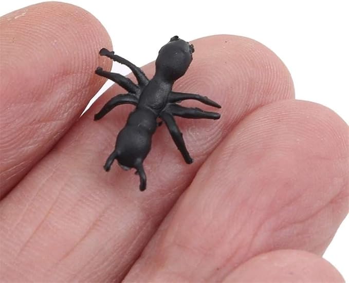 100Pcs Black Fake Black Ant Realistic Imitation for Halloween Prank Props Simple and Sophisticated Design Executive Desk Games Gag Toys and Practical Jokes Novelty and Gag Toys