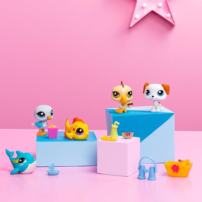 BANDAI Littlest Pet Shop Collectors 5 Pack Beach Besties, The Pack Contains 5 LPS Mini Pet Toys 7 Accessories 1 Collector Card and 1 Virtual Code, Collectable Toys for Girls and Boys