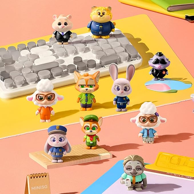 MINISO Disney Zootopia Daily Time Dressing Up Series Figure Blind Box, Mystery Animal Figurines, Surprise Box Figure Model Zootopia Blind Box Toy, Disney Figures for Home Decor Birthday Gifts (Random)