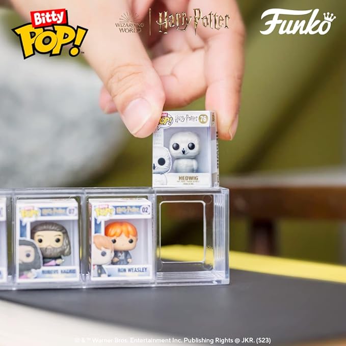 Funko Bitty POP! HP - Dumbledore, 4-Pack - Albus Dumbledore, Nearly Headless Nick, Minerva McGonagall and A Surprise Mystery Mini Figure - 0.9 Inch (2.2 Cm) - Harry Potter Collectable - Gift Idea