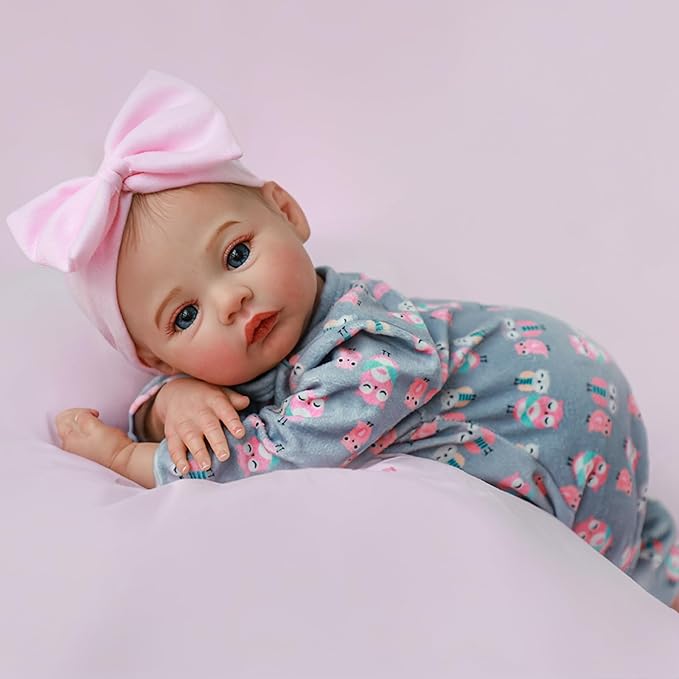 Lifelike Reborn Baby Girl - 18 inch Realistic Baby Girl Real Life Newborn Baby Dolls, Handmade Anatomically Correct Real Baby Dolls Gift Set for Kids Age 3 +