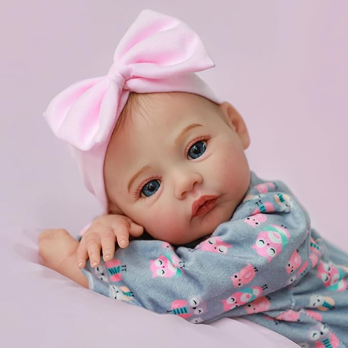 Lifelike Reborn Baby Girl - 18 inch Realistic Baby Girl Real Life Newborn Baby Dolls, Handmade Anatomically Correct Real Baby Dolls Gift Set for Kids Age 3 +
