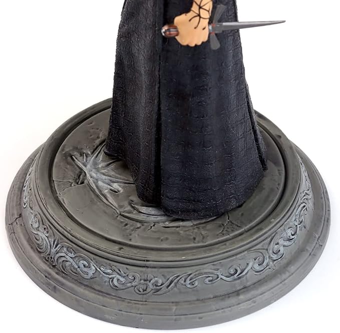 Dark Horse Comics The Witcher (Netflix): Yennefer Figure, Multicolor