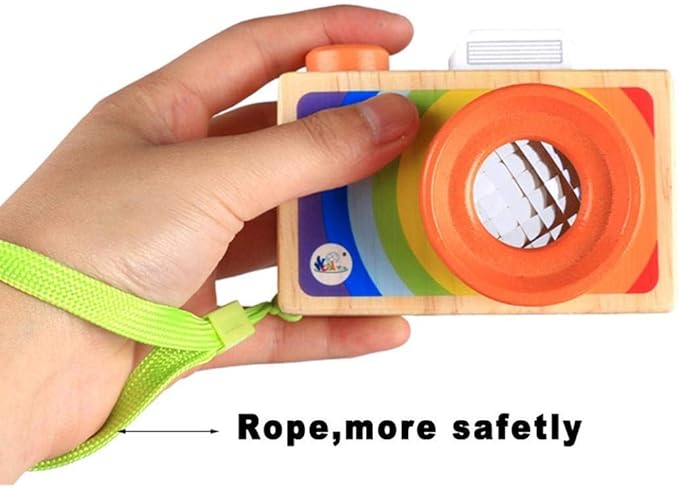 GoodPlay Cartoon Mini Wooden Camera Toy with Multi-Prism Kaleidoscope Pictures Lens Portable Camera for Children Toddlers (Carrying in The Hand)