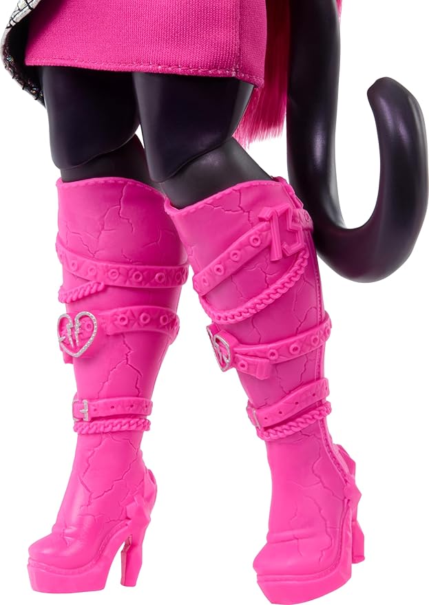 Monster High Catty Noir Doll with Pet Cat Amulette and Accessories Like Backpack, Music Book, Microphone and More