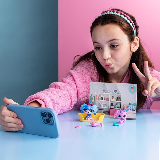 Littlest Pet Shop Petfluencer Super Salon | Petfluencer Set Contains 2 LPS Mini Pet Toys 4 Accessories 1 Backdrop 1 Collector Card and 1 Virtual Code | Collectable Toys for Girls and Boys