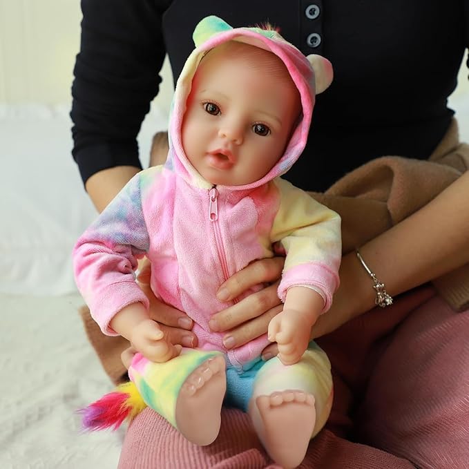 Lifelike Baby Dolls Girl, 18 inch Large Realistic Sweet Soft Body Baby Doll Real Life Baby Dolls Girl, with Accessories Gift for Kids Age 3 4 5 6 7 8+