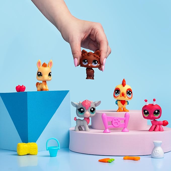 Littlest Pet Shop Farm Besties Collector Set - Gen 7 Bobble Head Pets #56-60, Imagination Toy for Kids 4+