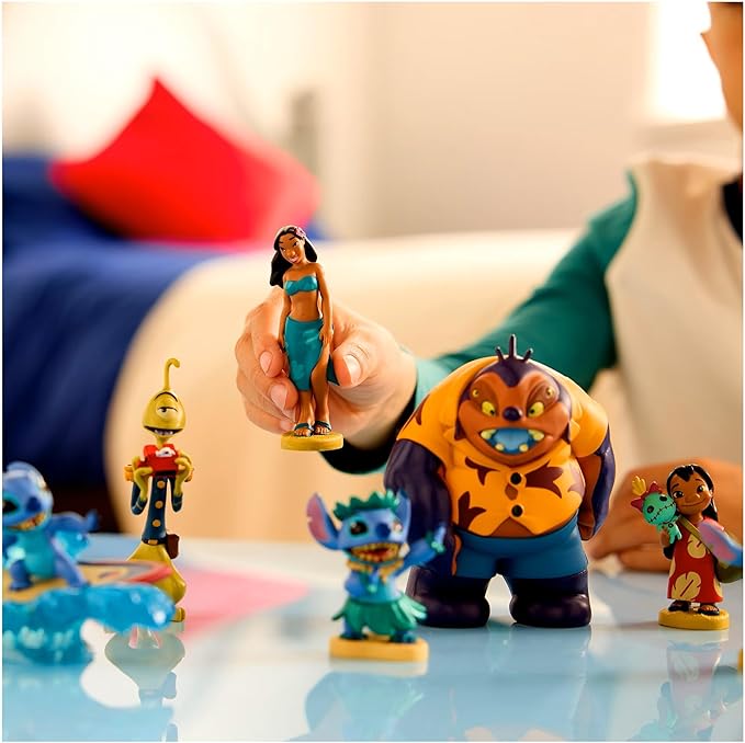 Disney Store Official Lilo & Stitch Figure Set – 7 Fully Sculpted Disney Figures Including Lilo, Stitch, Nani & More in Double-Tiered Box with Scenic Backgrounds