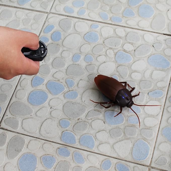 Tipmant RC Cockroach Remote Control Car Vehicle Animal Toys Electronic Realistic Insect Bug Glowing Eyes Cat Pet Kids Gift