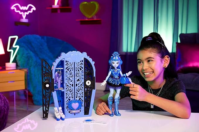 Monster High Skulltimate Secrets Doll & Accessories Set, Monster Mysteries Abbey Bominable with Dress-Up Closet & 19+ Surprises Including Clothes