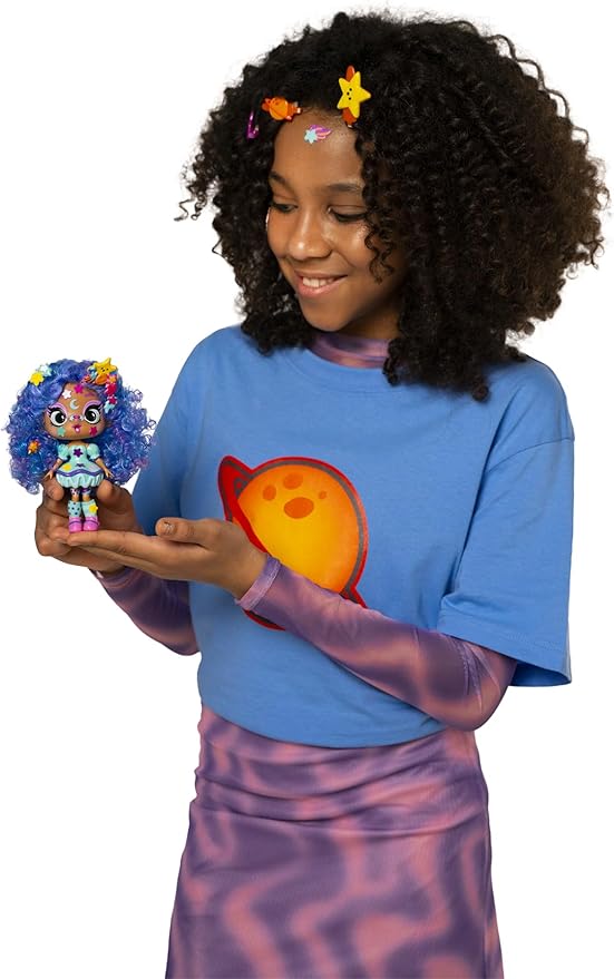 DECORA GIRLZ 5" Dolls -3 Pack A - Decora, London and Celestia | Fashion Dolls for Ages 4 and Up | Surprise Birthday Gift for Children | Set of Doll Clothes, Stickers, Dolls & Accessories