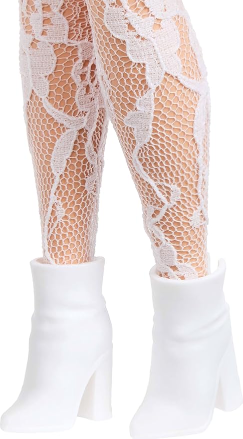 Barbie Dream Besties Malibu” Fashion Doll & Accessories, Posable with Blonde Hair & Makeup-Themed Toy Pieces