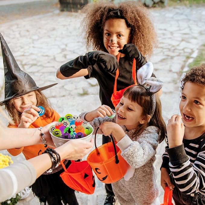 200 Pcs Halloween Party Favors, Glow in The Dark Bouncy Balls 10 Halloween- Themed Designs, Halloween Party Favors Supplies Trick or Treating Goodies Bag Gifts Fillers, School Classroom Game Rewards