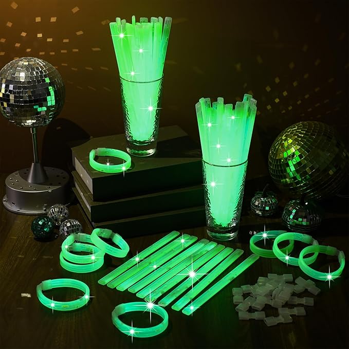 Kigeli 60pcs St Patricks Day Party Favors Green Glow Sticks 9" Glow Wristbands with Connectors Saint Patrick's Light up Bracelet Gifts for for Carnival, Easter, and Music Festival Supplies