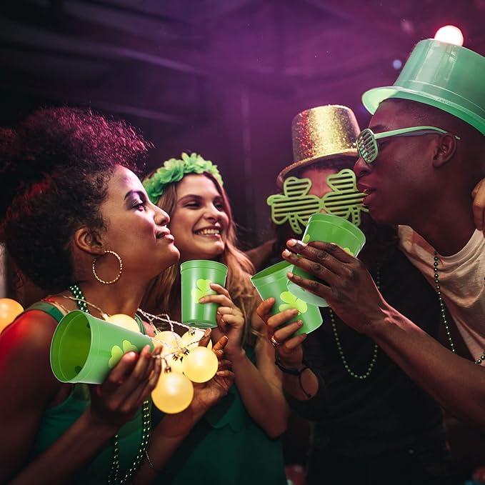 Patelai 32 Pcs St Patricks Day Party Plastic Cups Bulk 16 oz Reusable Lucky Shamrock Cups for St Patricks Day Party Adults Drink Snacks Irish Festival Favors Supplies(Green)