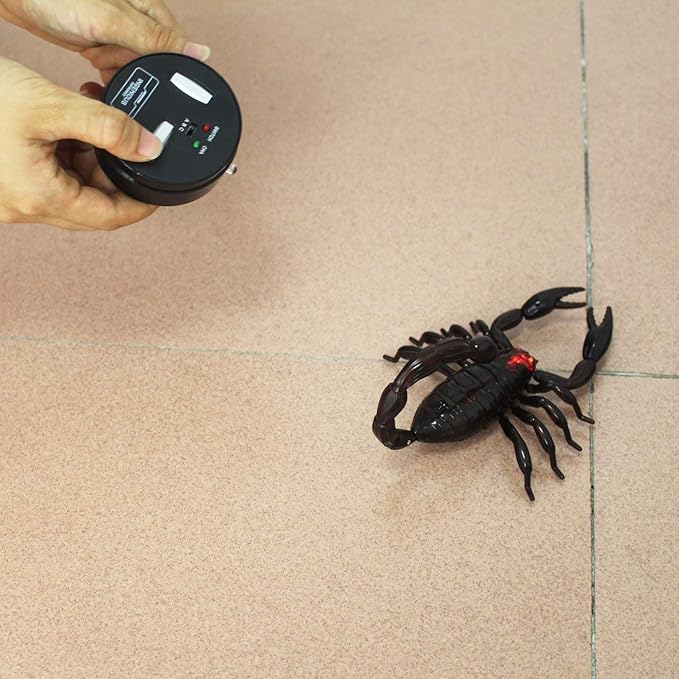 Tipmant Realistic RC Scorpion Remote Control Animal Vehicle Car Electric Scary Toy Halloween Kids Birthday Gift