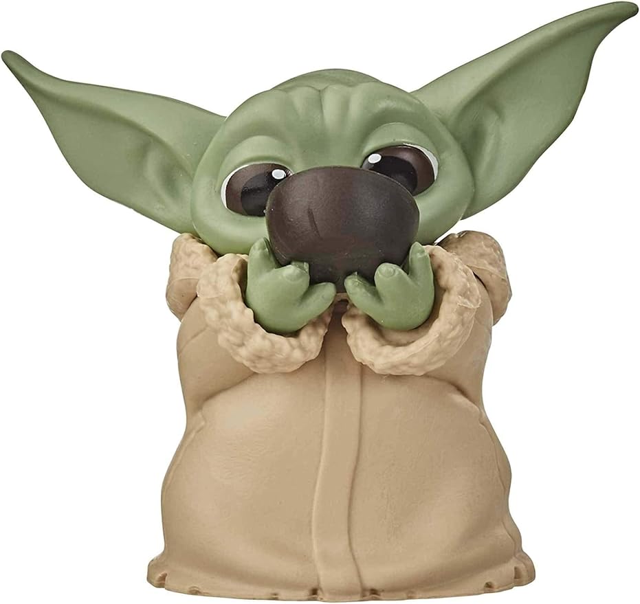 STAR WARS The Bounty Collection The Child Collectible Toys 2.2-Inch The Mandalorian “Baby Yoda” Sipping Soup, Blanket-Wrapped Figure 2-Pack