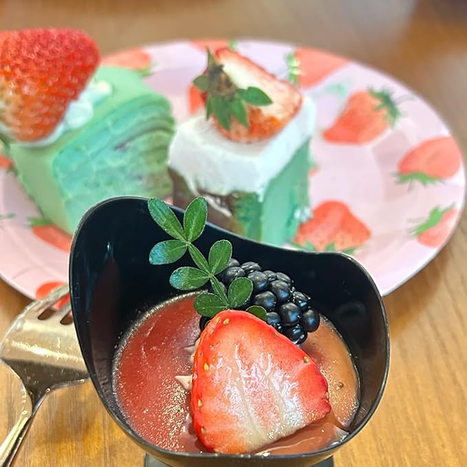MaitianGuyou Strawberry Disposable Party Plates,40-Pack Dessert Plates for Birthday, Party, Retirement,Appetizer,Wedding Bridal Baby Shower(Strawberry 3#,7 Inch)