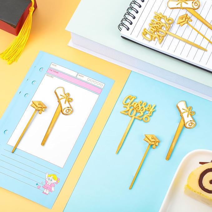 Boao 90 Pieces Class of 2026 Theme Graduation Cake Topper Plastic Cupcake Picks Graduation Cupcake Decorations for Party Supplies and Favors, 3 Styles(Gold)