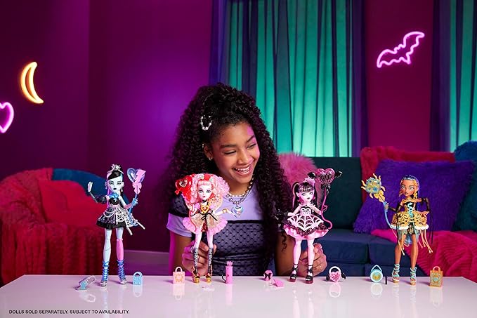 Monster High Scary Sweet Birthday Cake Kit with Clawdeen Wolf Doll, Cake Decorating Playset with 20+ Accessories Like Eerie Icing, Pipette, and More