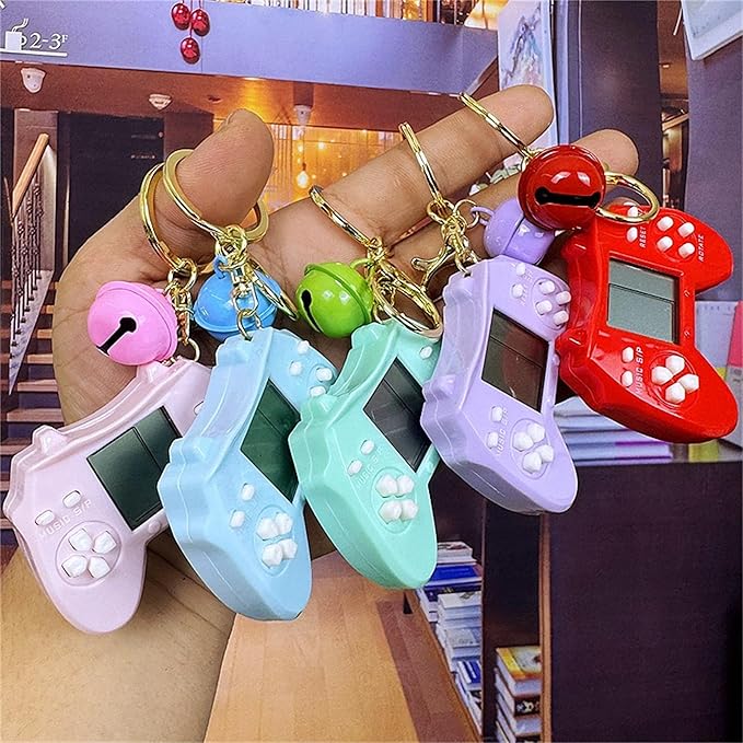 Retro Classic Game Console Pendant Keychain Playable Electronic Miniature Handheld Mini Games Machine with Keychain Ring Gift (O5)