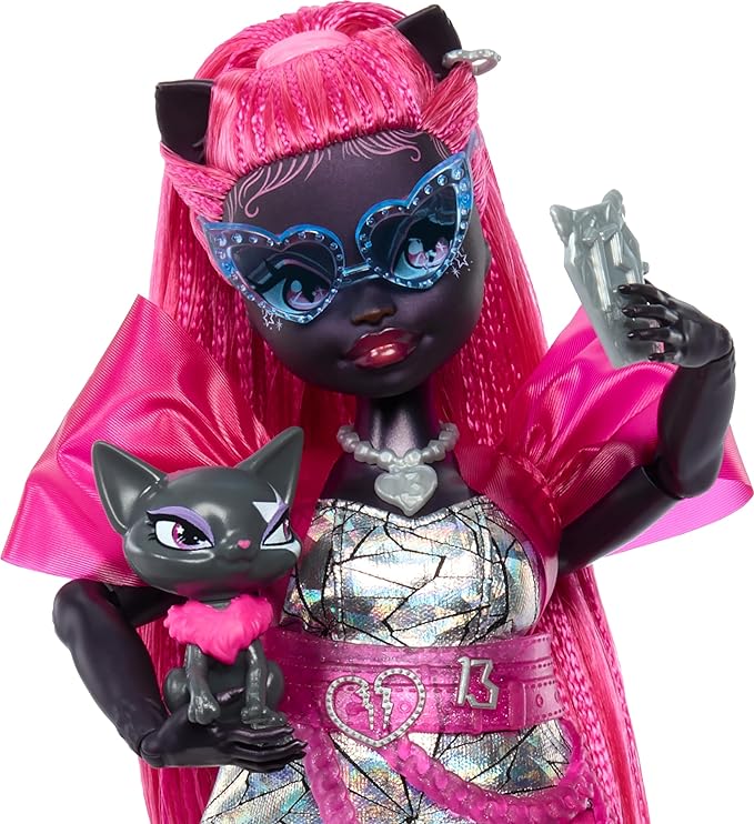 Monster High Catty Noir Doll with Pet Cat Amulette and Accessories Like Backpack, Music Book, Microphone and More