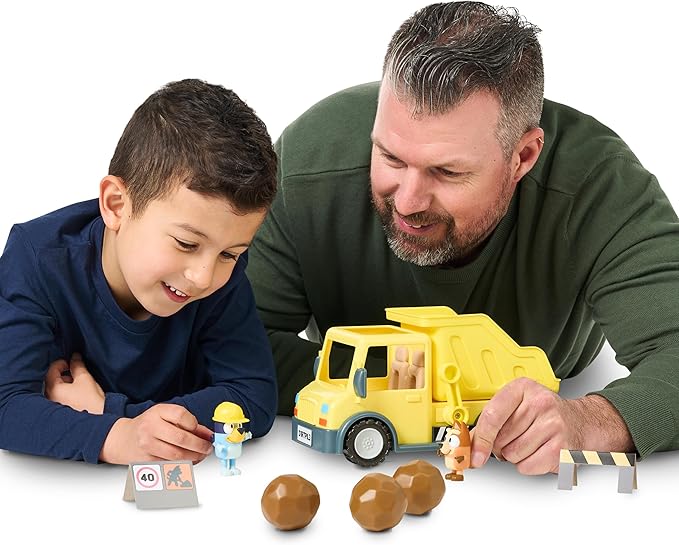 Bluey Dump Truck Toy Playset, Sturdy Working Toy Dump Truck with 2 Articulated Figures and 3 Huge Boulders, Construction Toys for Kids of Ages 3+
