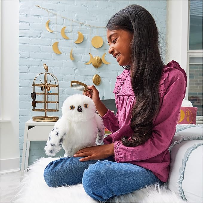 Wizarding World Harry Potter, Enchanting Hedwig Interactive Owl with Over 15 Sounds and Movements and Hogwarts Envelope, Kids Toys for Ages 5 and up