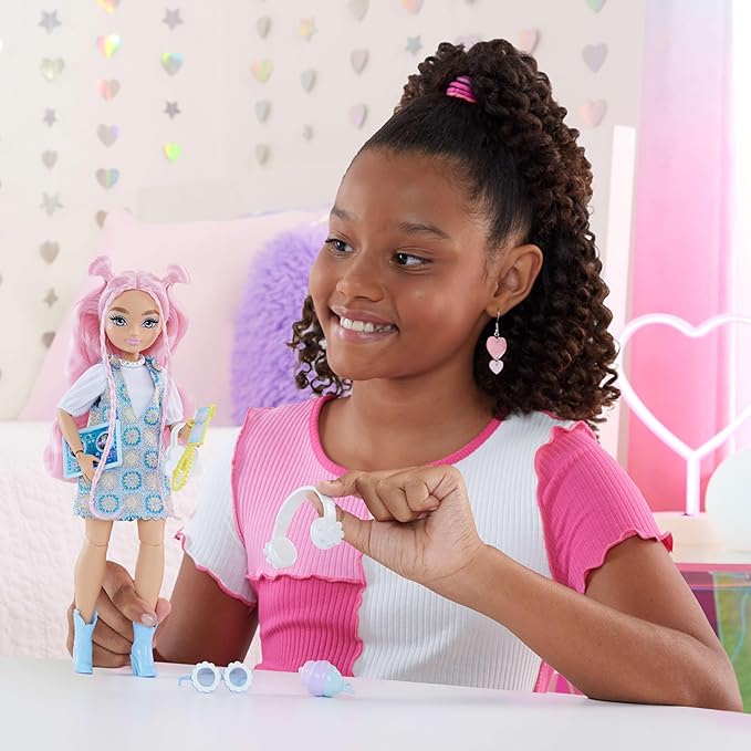 Barbie Dream Besties Doll and Accessories, Daisy Jean Posable Fashion Doll with Removable Fashions & Wavy Pink Hair, 9 DJ & Music Themed Pieces