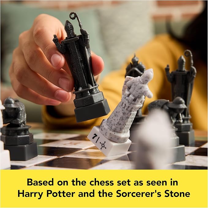 Spin Master Games, Wizarding World of Harry Potter Chess Teacher, Beginner Chess Set, Learn to Play Game for Beginners, Strategy Game for Muggles, for Kids & Family, 2 Players, for Ages 8 & Up