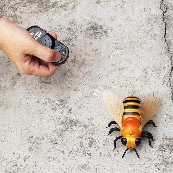 Tipmant Realistic RC Honey Bee Toys IR Remote Control Honeybee Insect Vehicle Electric Animal for Cat Dog Kids Birthday Gifts