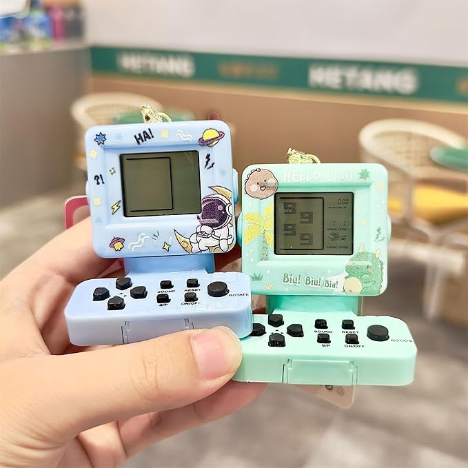 Retro Classic Game Console Pendant Keychain Playable Electronic Miniature Handheld Mini Games Machine with Keychain Ring Gift (X5)