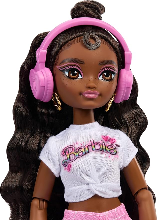 Barbie Dream Besties Doll and Accessories, Barbie Brooklyn” Posable Roller Skating Fashion Doll with Dark Brown Hair, 9 Music & Video Themed Pieces